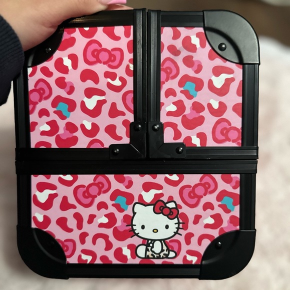 Impressions x hello kitty makeup chest - Picture 2 of 3